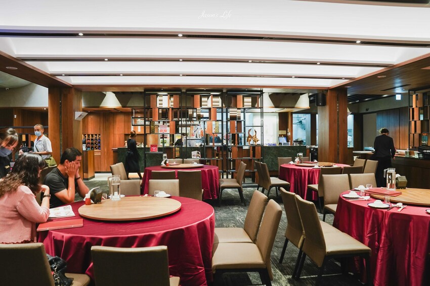 【台中西屯|美食】頂園全鴨坊。台中米其林餐盤推薦,火焰櫻桃鴨需提前預訂,皮脆多汁,適合聚餐