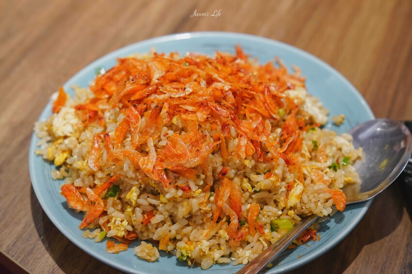 【台中西屯|美食】頂園全鴨坊。台中米其林餐盤推薦,火焰櫻桃鴨需提前預訂,皮脆多汁,適合聚餐