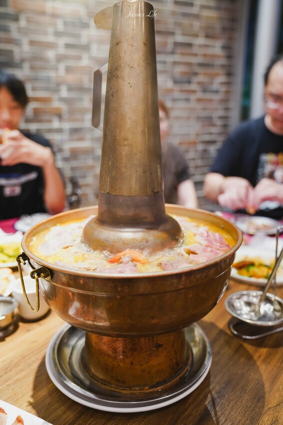 【台中西屯|美食】頂園全鴨坊。台中米其林餐盤推薦,火焰櫻桃鴨需提前預訂,皮脆多汁,適合聚餐