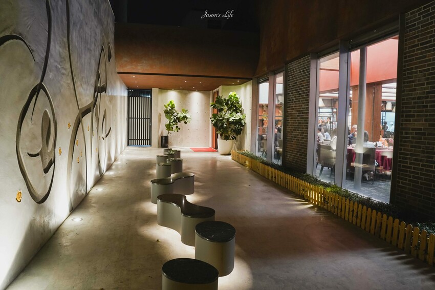 【台中西屯|美食】頂園全鴨坊。台中米其林餐盤推薦,火焰櫻桃鴨需提前預訂,皮脆多汁,適合聚餐