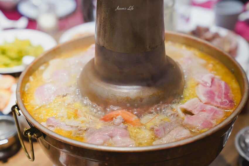 【台中西屯|美食】頂園全鴨坊。台中米其林餐盤推薦,火焰櫻桃鴨需提前預訂,皮脆多汁,適合聚餐