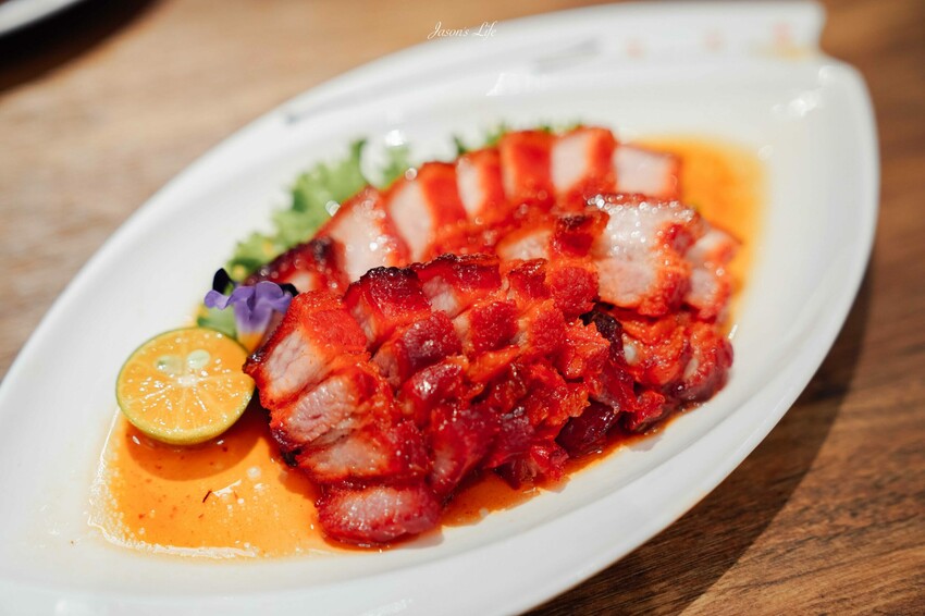 【台中西屯|美食】頂園全鴨坊。台中米其林餐盤推薦,火焰櫻桃鴨需提前預訂,皮脆多汁,適合聚餐