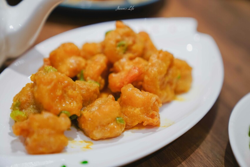 【台中西屯|美食】頂園全鴨坊。台中米其林餐盤推薦,火焰櫻桃鴨需提前預訂,皮脆多汁,適合聚餐