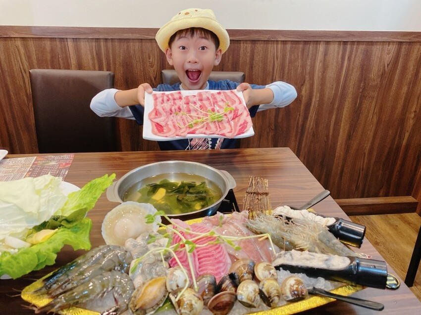 高 CP值的八方悅鍋物，讓屎蛋一家怎麼吃都放不下筷子吶～