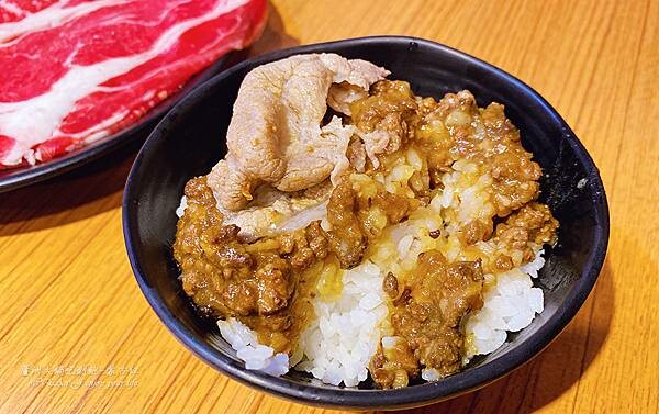 新北蘆洲吃到飽麻辣火鍋-蒙古紅鴛鴦麻辣鍋-超過八十道品項吃到飽,蔬食、海鮮、肉品 稀珍又新鮮,還有被耽誤的滷肉飯,也可以單點火鍋套餐!蘆洲吃到飽推薦-44.jpg