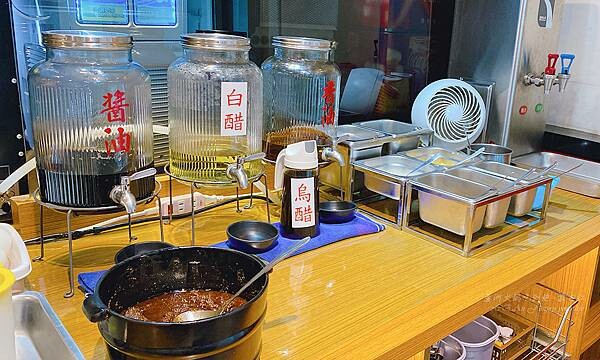 新北蘆洲吃到飽麻辣火鍋-蒙古紅鴛鴦麻辣鍋-超過八十道品項吃到飽,蔬食、海鮮、肉品 稀珍又新鮮,還有被耽誤的滷肉飯,也可以單點火鍋套餐!蘆洲吃到飽推薦-21.jpg