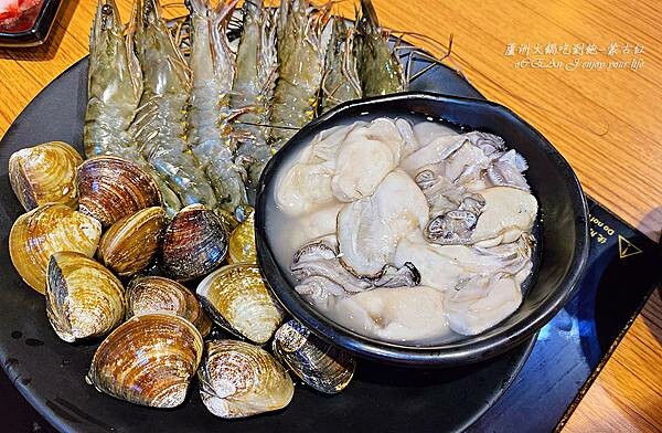 新北蘆洲吃到飽麻辣火鍋-蒙古紅鴛鴦麻辣鍋-超過八十道品項吃到飽,蔬食、海鮮、肉品 稀珍又新鮮,還有被耽誤的滷肉飯,也可以單點火鍋套餐!蘆洲吃到飽推薦-57.jpg