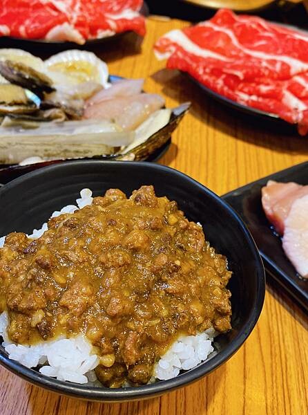 新北蘆洲吃到飽麻辣火鍋-蒙古紅鴛鴦麻辣鍋-超過八十道品項吃到飽,蔬食、海鮮、肉品 稀珍又新鮮,還有被耽誤的滷肉飯,也可以單點火鍋套餐!蘆洲吃到飽推薦-43.jpg