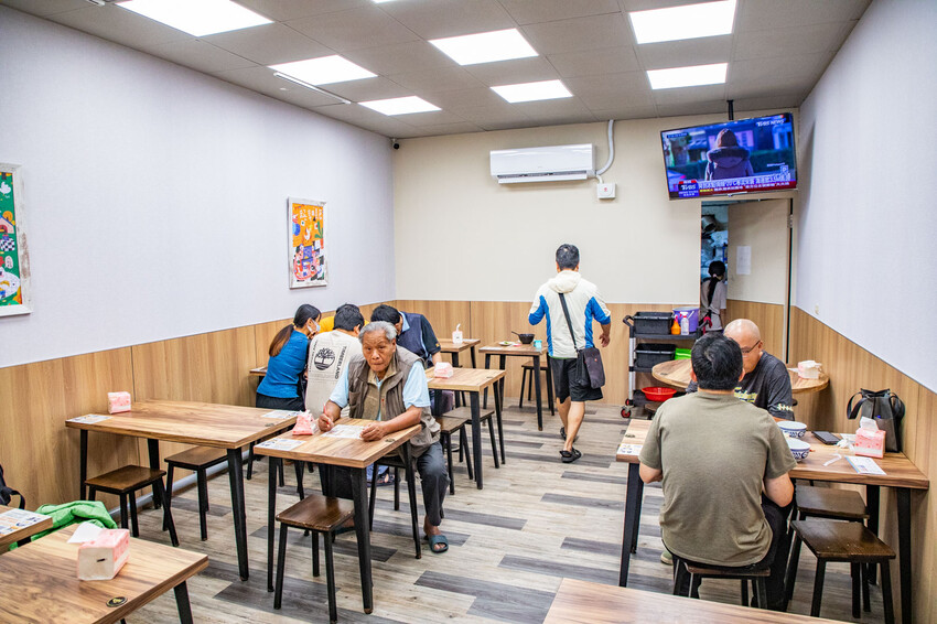 台中鵝肉界人氣王！酉金鵝 鵝肉飯百元有找，鵝高湯免費喝到飽CP值破錶。