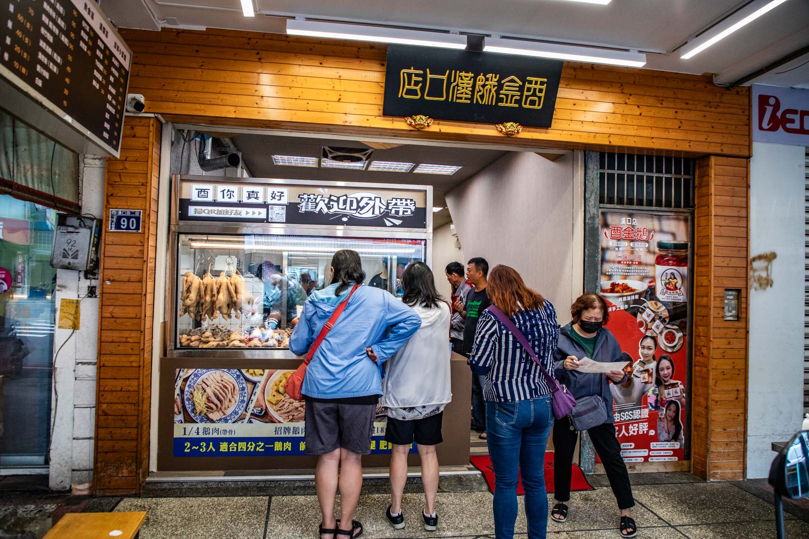 台中人氣爆棚鵝肉店!酉金鵝招牌鵝肉,超嫩無骨鵝肉飯百元有找!