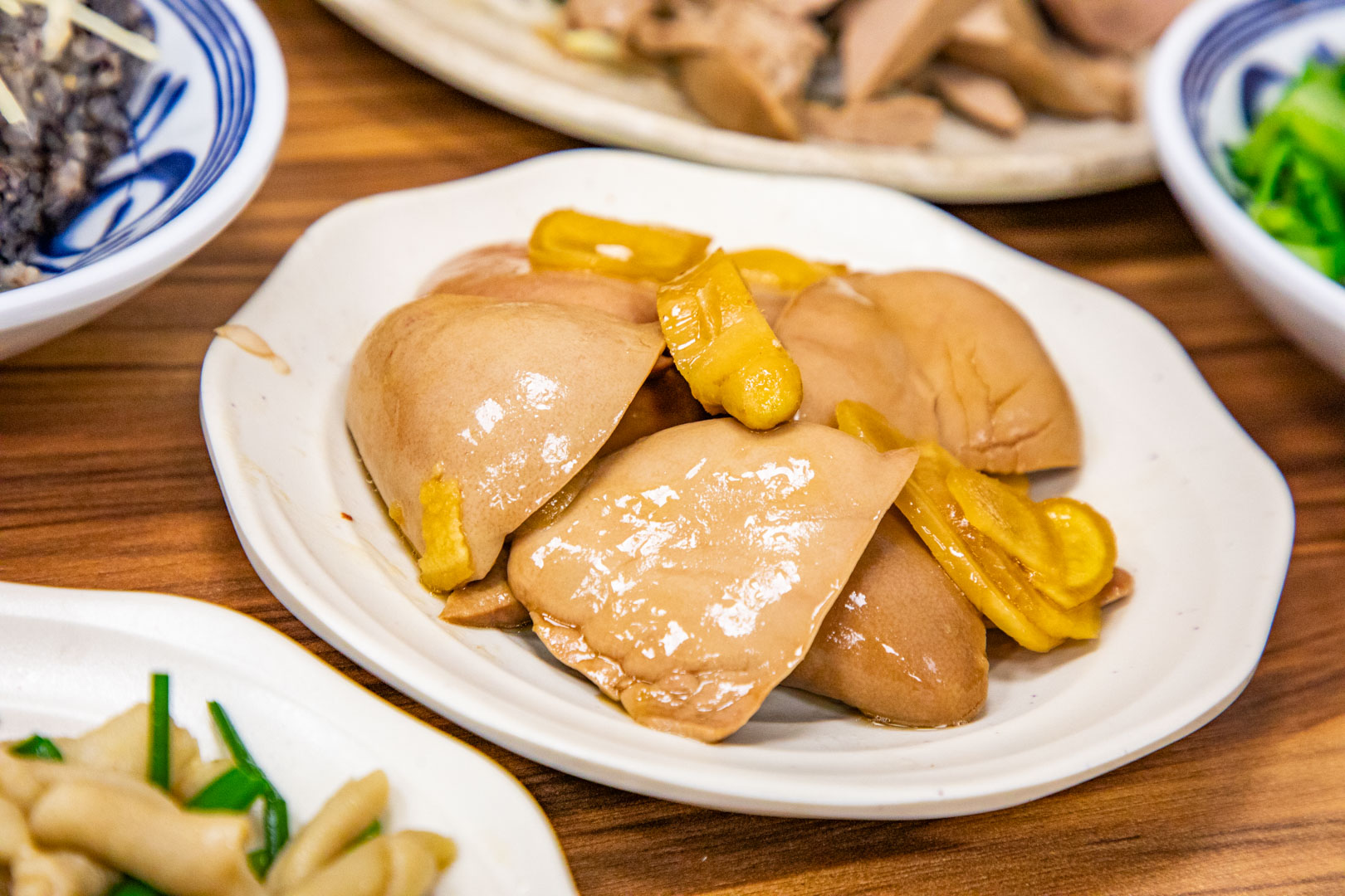 台中人氣爆棚鵝肉店!酉金鵝招牌鵝肉,超嫩無骨鵝肉飯百元有找!