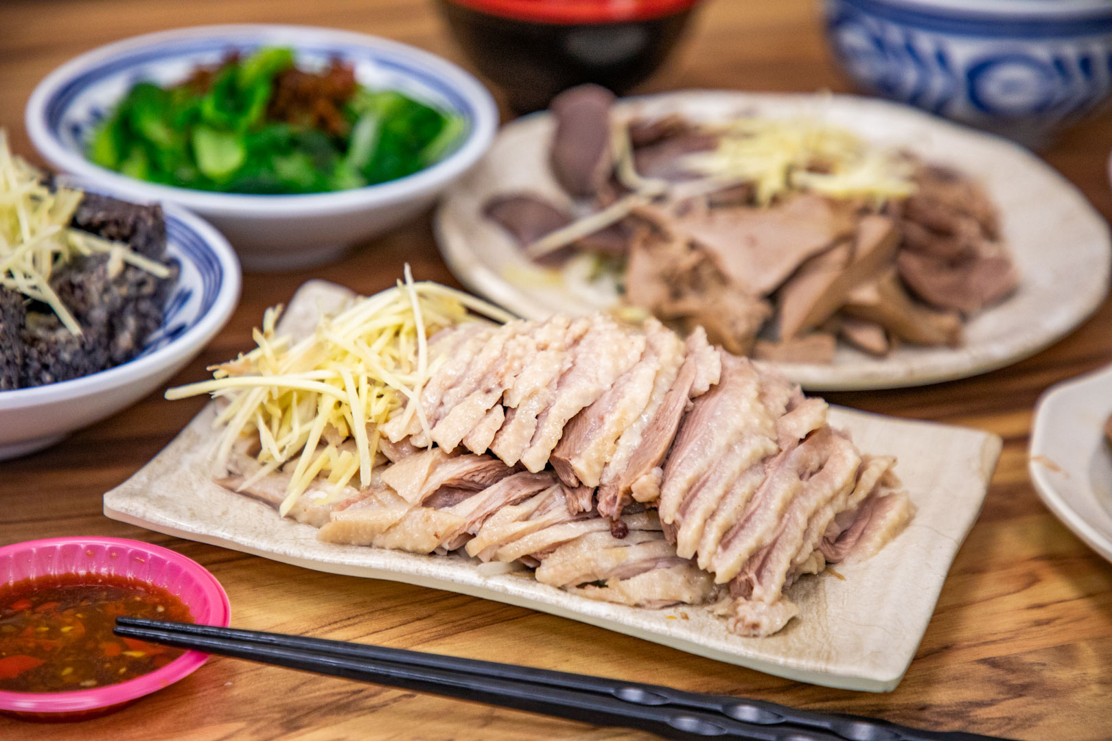 台中人氣爆棚鵝肉店!酉金鵝招牌鵝肉,超嫩無骨鵝肉飯百元有找!