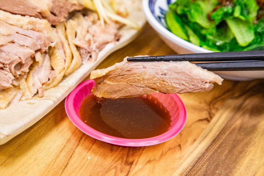 台中鵝肉界人氣王！酉金鵝 鵝肉飯百元有找，鵝高湯免費喝到飽CP值破錶。