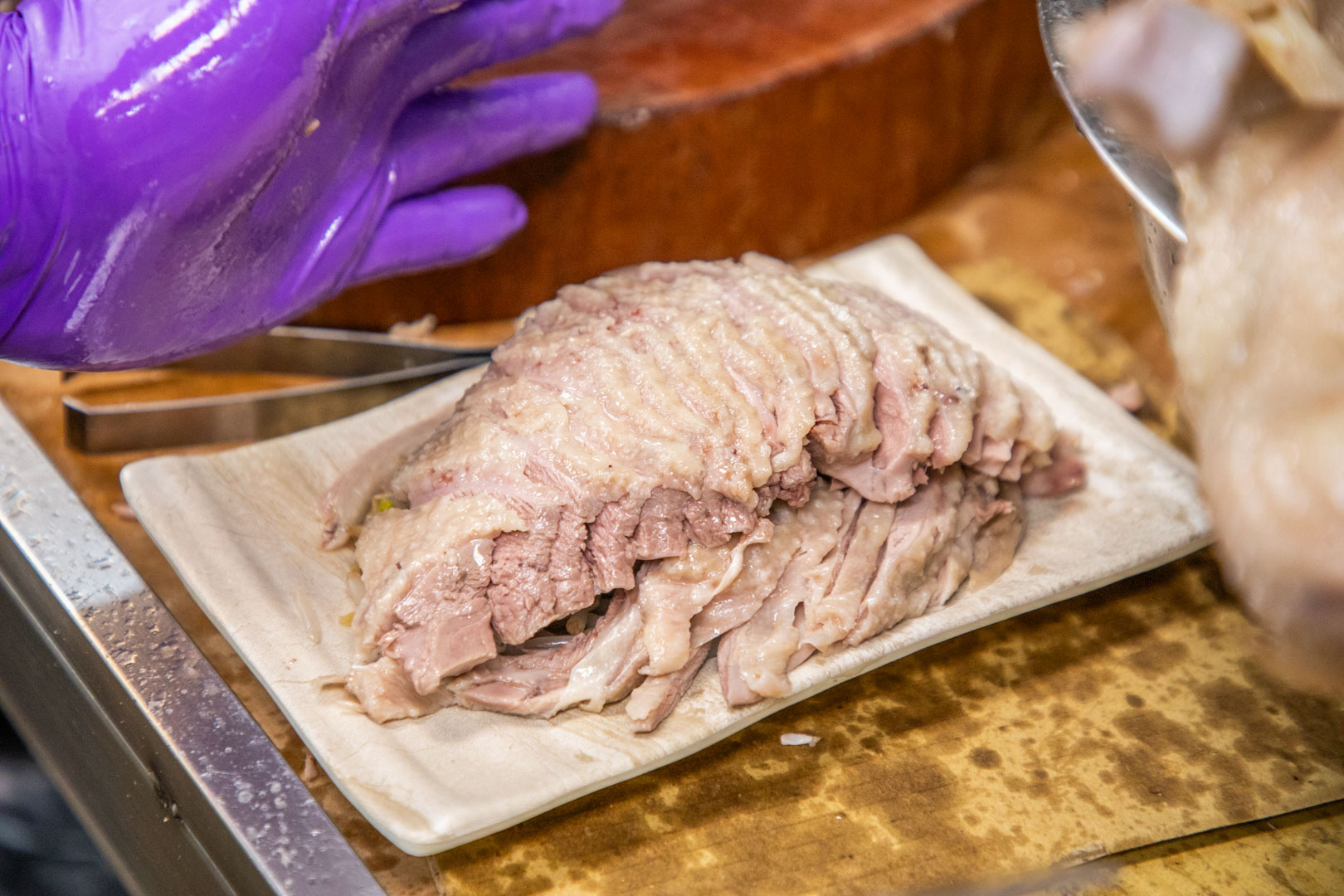 台中人氣爆棚鵝肉店!酉金鵝招牌鵝肉,超嫩無骨鵝肉飯百元有找!