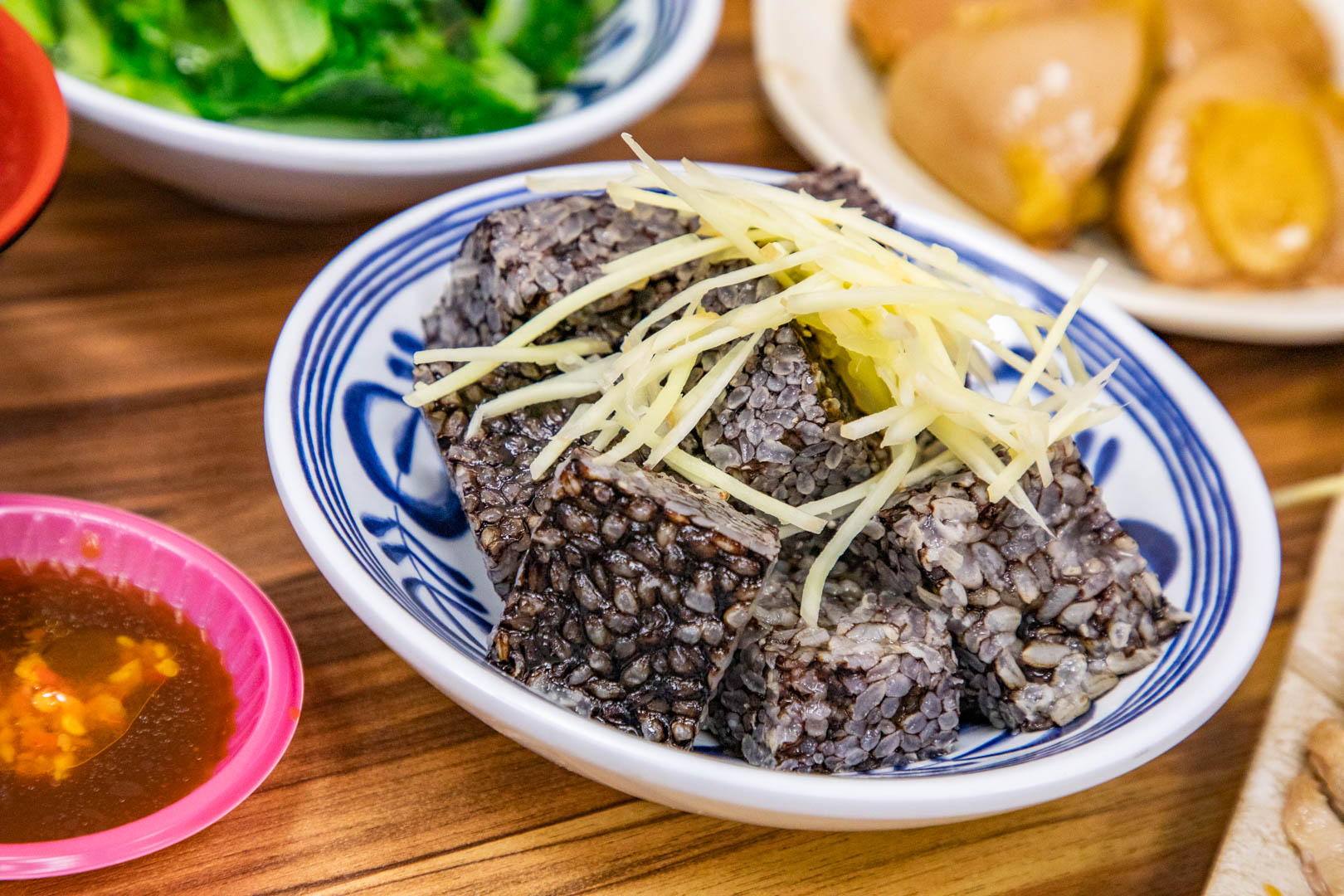 台中人氣爆棚鵝肉店!酉金鵝招牌鵝肉,超嫩無骨鵝肉飯百元有找!