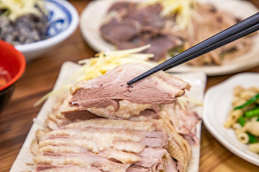 台中鵝肉界人氣王！酉金鵝 鵝肉飯百元有找，鵝高湯免費喝到飽CP值破錶。