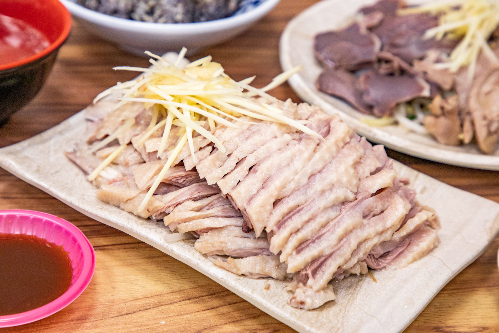 台中人氣爆棚鵝肉店!酉金鵝招牌鵝肉,超嫩無骨鵝肉飯百元有找!