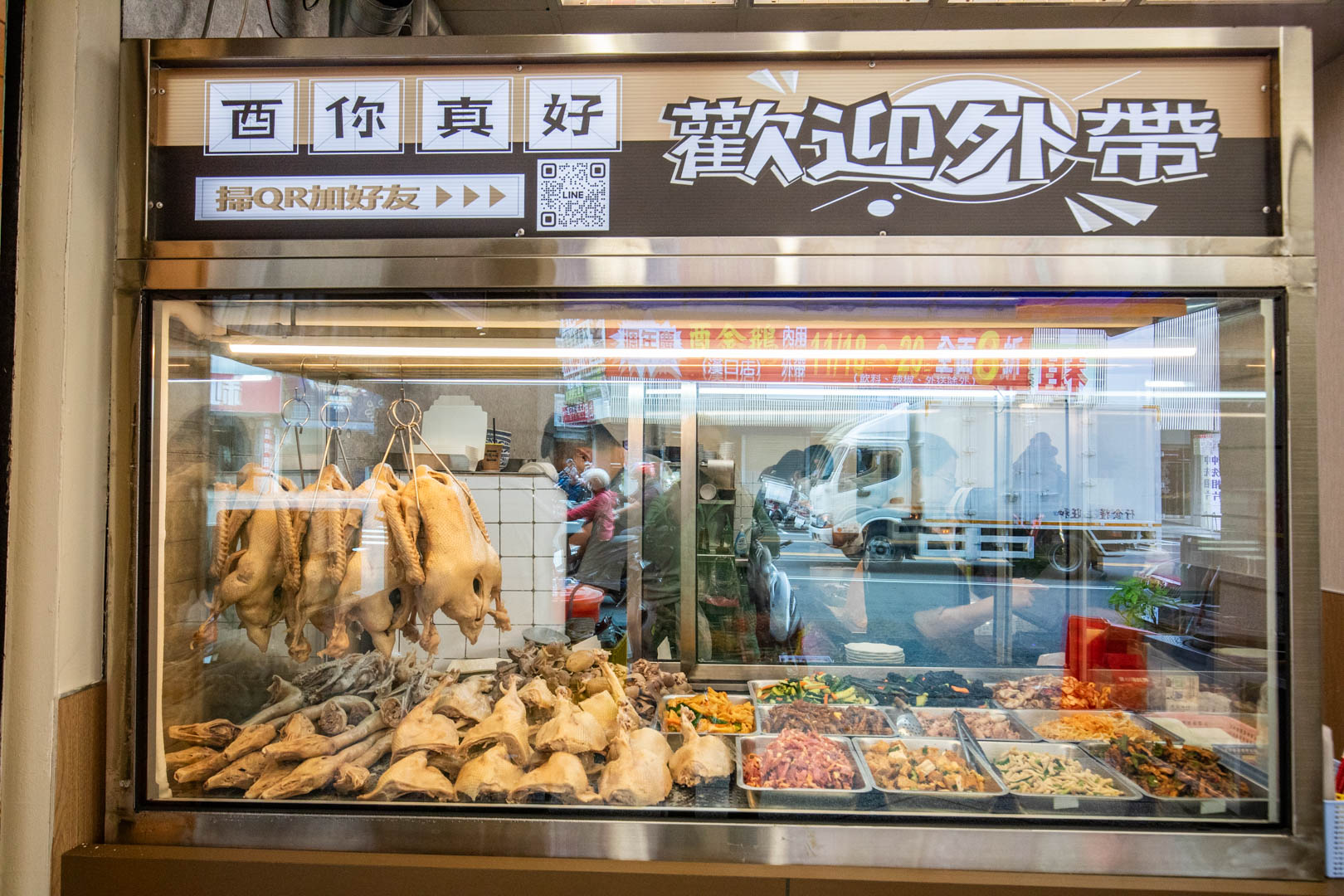 台中人氣爆棚鵝肉店!酉金鵝招牌鵝肉,超嫩無骨鵝肉飯百元有找!