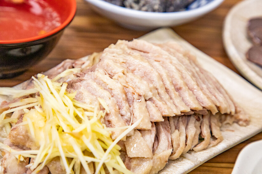 台中鵝肉界人氣王！酉金鵝 鵝肉飯百元有找，鵝高湯免費喝到飽CP值破錶。