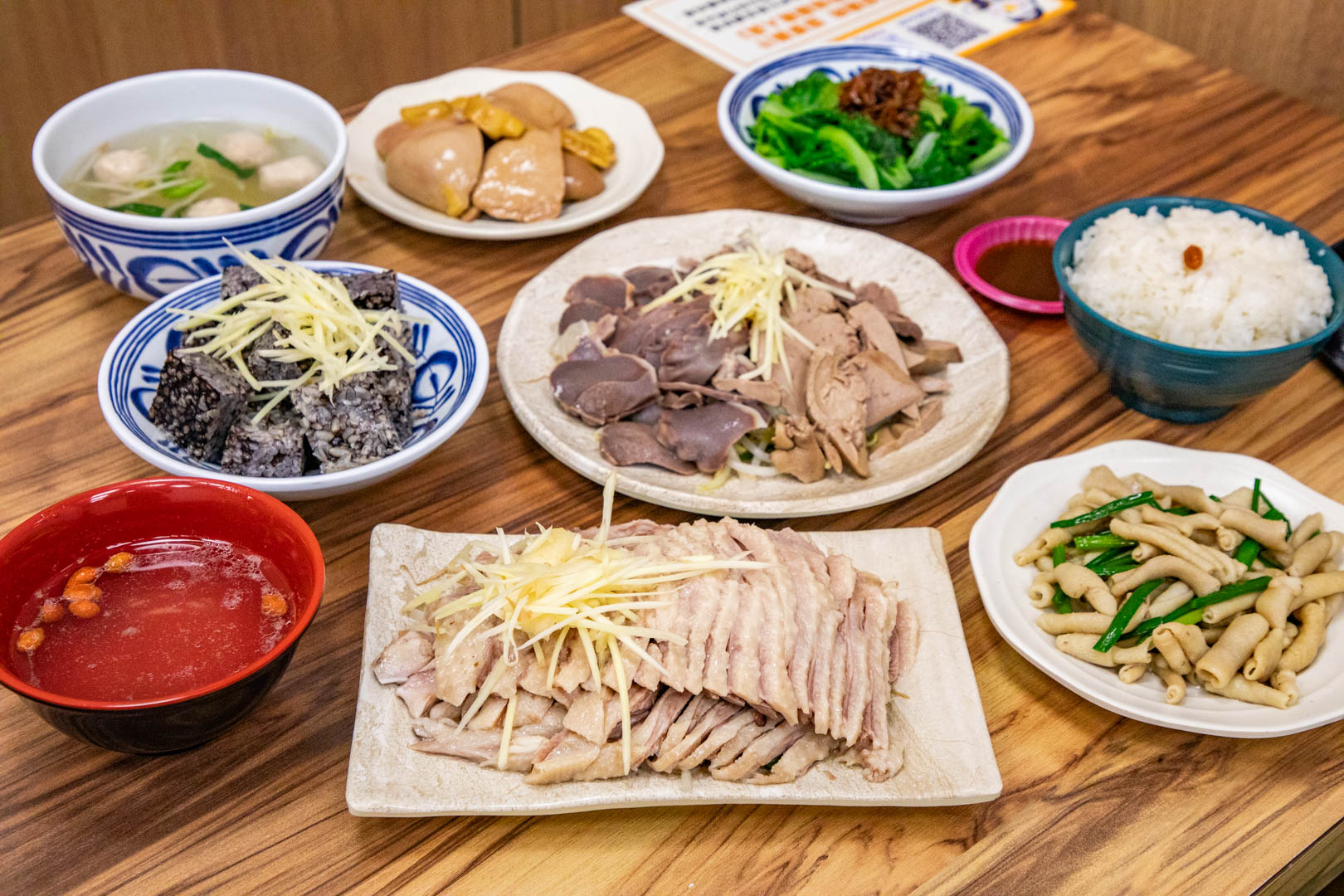 台中人氣爆棚鵝肉店!酉金鵝招牌鵝肉,超嫩無骨鵝肉飯百元有找!