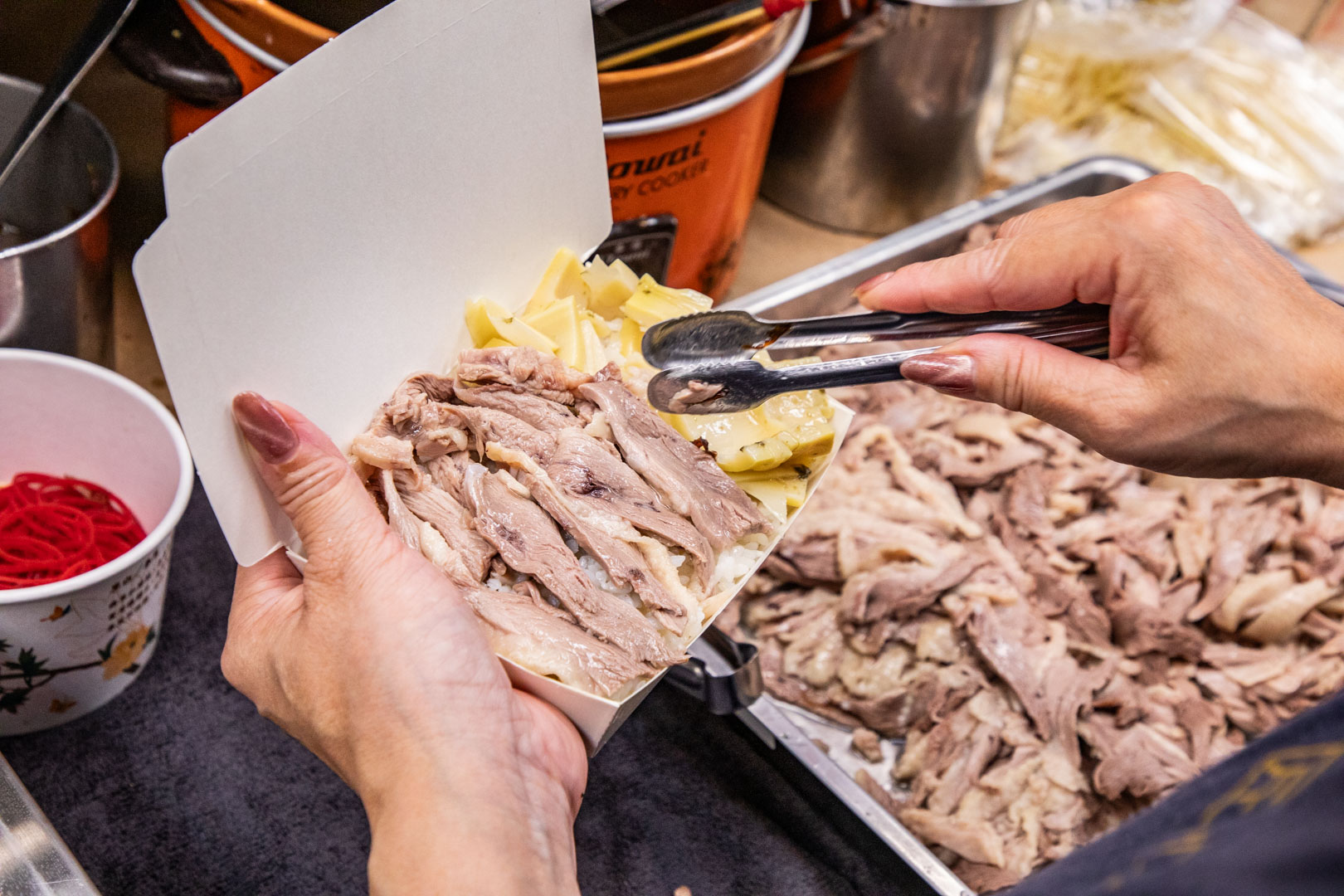 台中人氣爆棚鵝肉店!酉金鵝招牌鵝肉,超嫩無骨鵝肉飯百元有找!