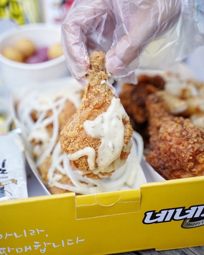 新開幕．韓國第一炸雞品牌『NeNe Chicken』插旗新竹啦！必點2021新推出的「青陽美乃滋炸雞」口味，半半炸雞一次滿足！ - 阿華田的美食日記