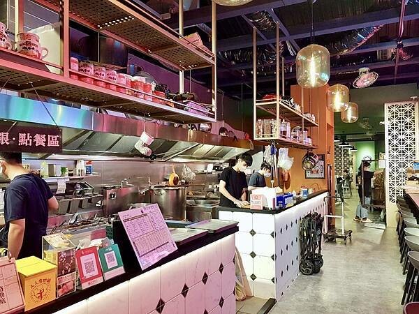 [桃園美食] 小香港車仔麵  平鎮新勢公園旁平易近人的港式小吃餐廳 @蛋寶趴趴go