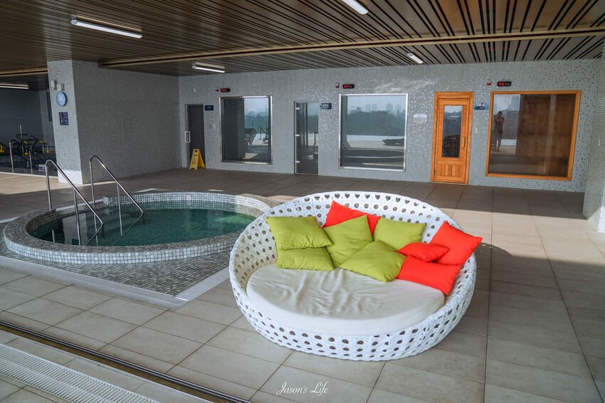 【台南安平│住宿】福爾摩沙遊艇酒店。台南無邊際泳池，兒童遊戲區超強，早餐就有香檳可以喝