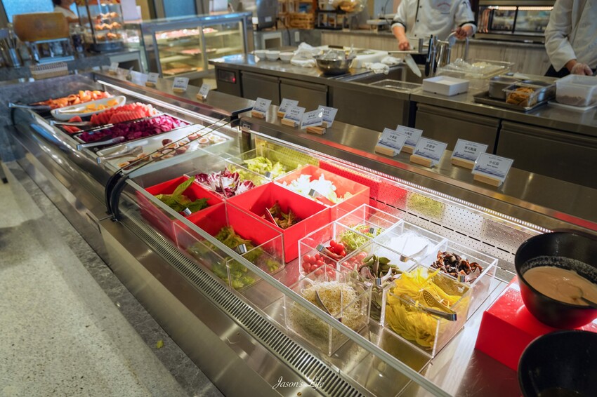 【台南安平│住宿】福爾摩沙遊艇酒店。台南無邊際泳池，兒童遊戲區超強，早餐就有香檳可以喝