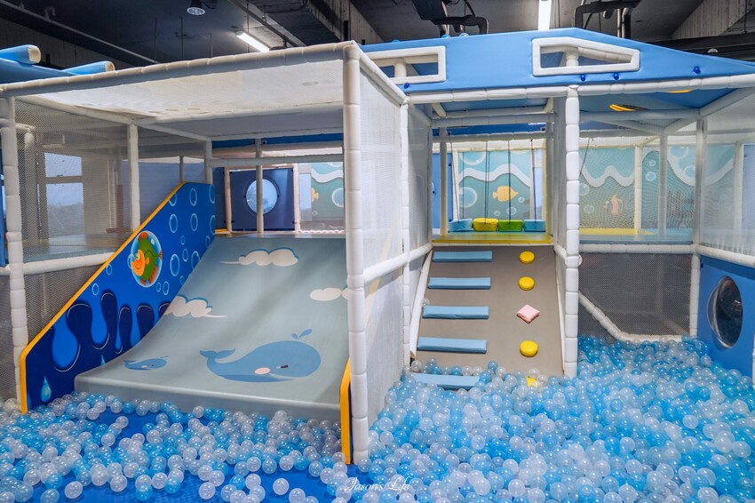 【台南安平│住宿】福爾摩沙遊艇酒店。台南無邊際泳池，兒童遊戲區超強，早餐就有香檳可以喝