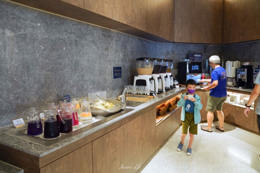 【台南安平│住宿】福爾摩沙遊艇酒店。台南無邊際泳池，兒童遊戲區超強，早餐就有香檳可以喝