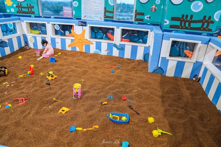 【台南安平│住宿】福爾摩沙遊艇酒店。台南無邊際泳池，兒童遊戲區超強，早餐就有香檳可以喝