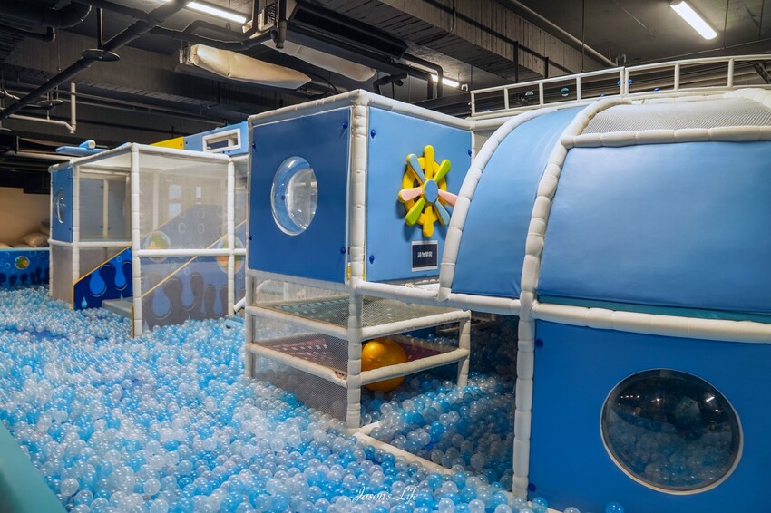 【台南安平│住宿】福爾摩沙遊艇酒店。台南無邊際泳池，兒童遊戲區超強，早餐就有香檳可以喝