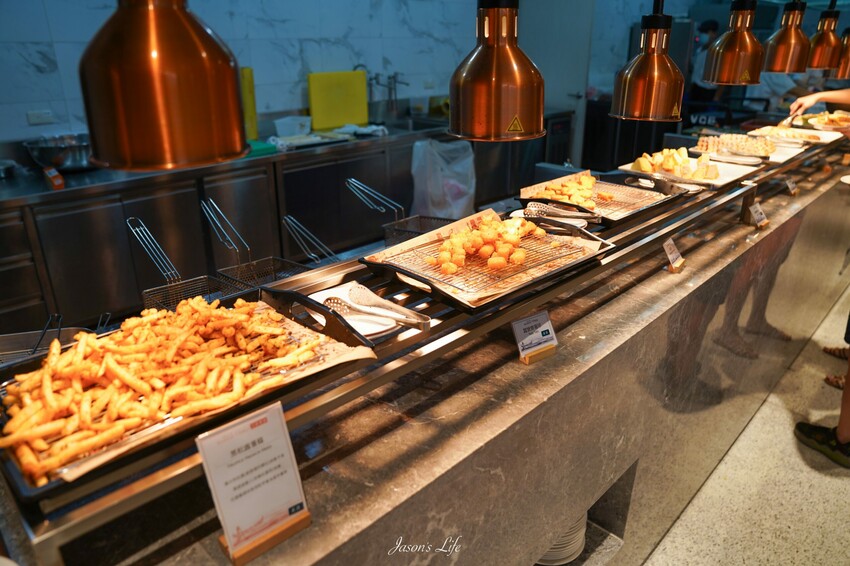 【台南安平│住宿】福爾摩沙遊艇酒店。台南無邊際泳池，兒童遊戲區超強，早餐就有香檳可以喝