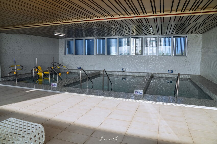 【台南安平│住宿】福爾摩沙遊艇酒店。台南無邊際泳池，兒童遊戲區超強，早餐就有香檳可以喝