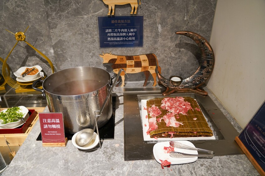 【台南安平│住宿】福爾摩沙遊艇酒店。台南無邊際泳池，兒童遊戲區超強，早餐就有香檳可以喝