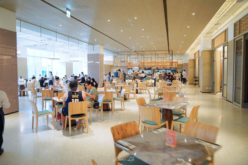 【台南安平│住宿】福爾摩沙遊艇酒店。台南無邊際泳池，兒童遊戲區超強，早餐就有香檳可以喝