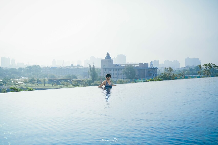 【台南安平│住宿】福爾摩沙遊艇酒店。台南無邊際泳池，兒童遊戲區超強，早餐就有香檳可以喝