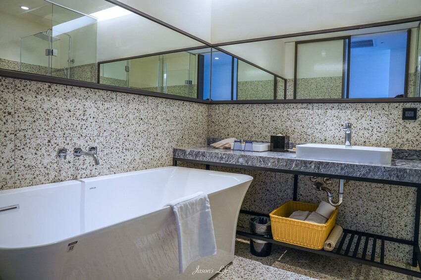 【台南安平│住宿】福爾摩沙遊艇酒店。台南無邊際泳池，兒童遊戲區超強，早餐就有香檳可以喝