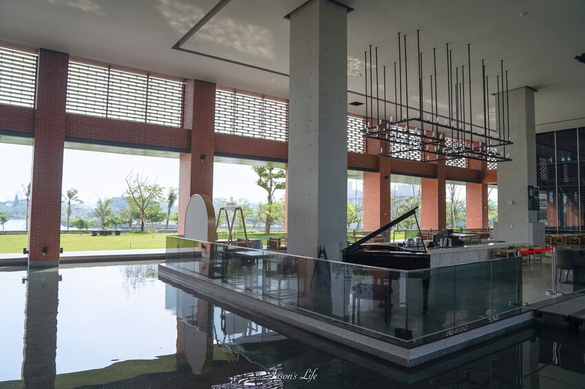 【台南安平│住宿】福爾摩沙遊艇酒店。台南無邊際泳池，兒童遊戲區超強，早餐就有香檳可以喝