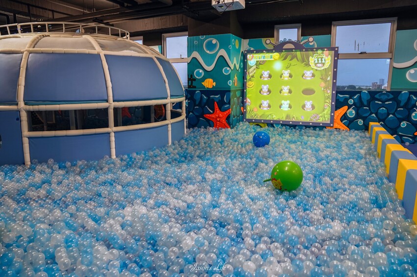 【台南安平│住宿】福爾摩沙遊艇酒店。台南無邊際泳池，兒童遊戲區超強，早餐就有香檳可以喝