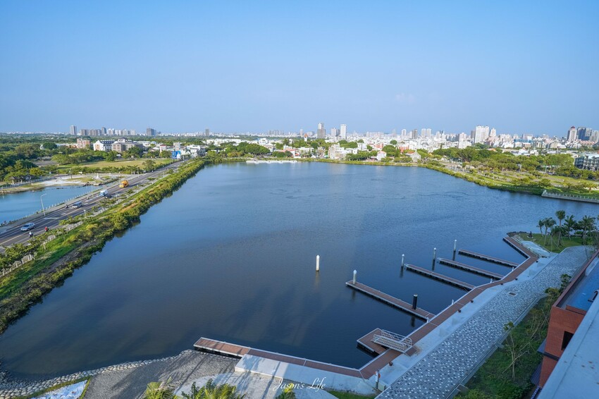 【台南安平│住宿】福爾摩沙遊艇酒店。台南無邊際泳池，兒童遊戲區超強，早餐就有香檳可以喝