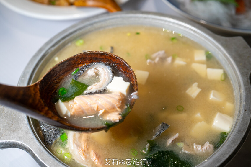 松山區小巨蛋美食 漁聞樂 自家有漁船就是鮮！活龍蝦1隻只要680元 品嚐生猛活海鮮 不必跑漁港 - 艾莉絲愛旅行