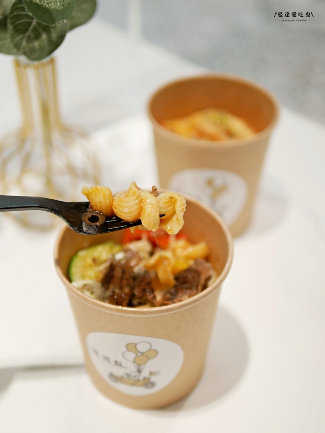 太銷魂！軟嫩紅酒燉牛肉貝殼麵吃起來『快義點 PrestoPasta』從麵條製作到食材醬汁通通一手包辦的用心好味道！高雄美食｜義享天地義大利麵｜義享天地美食 - 曼達愛吃鬼