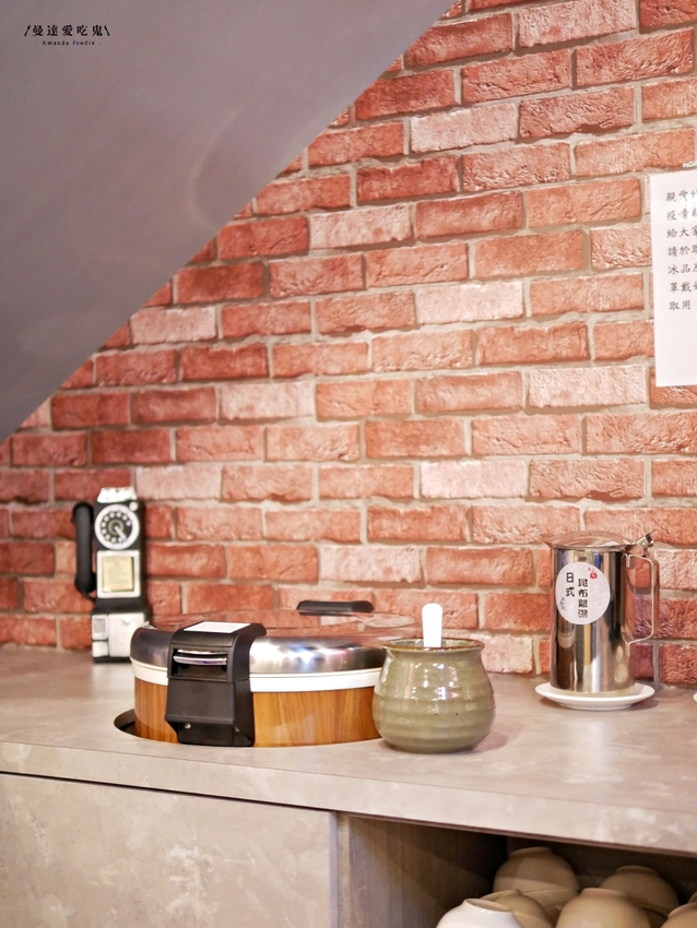 太過癮！加入整罐高大鮮乳的銷魂麻奶鍋好香好好吃『湁鍋饌精緻鍋物』內用飲品、白飯、杜老爺冰淇淋無限量供應可以呀！台南火鍋｜台南美食｜台南東區 - 曼達愛吃鬼