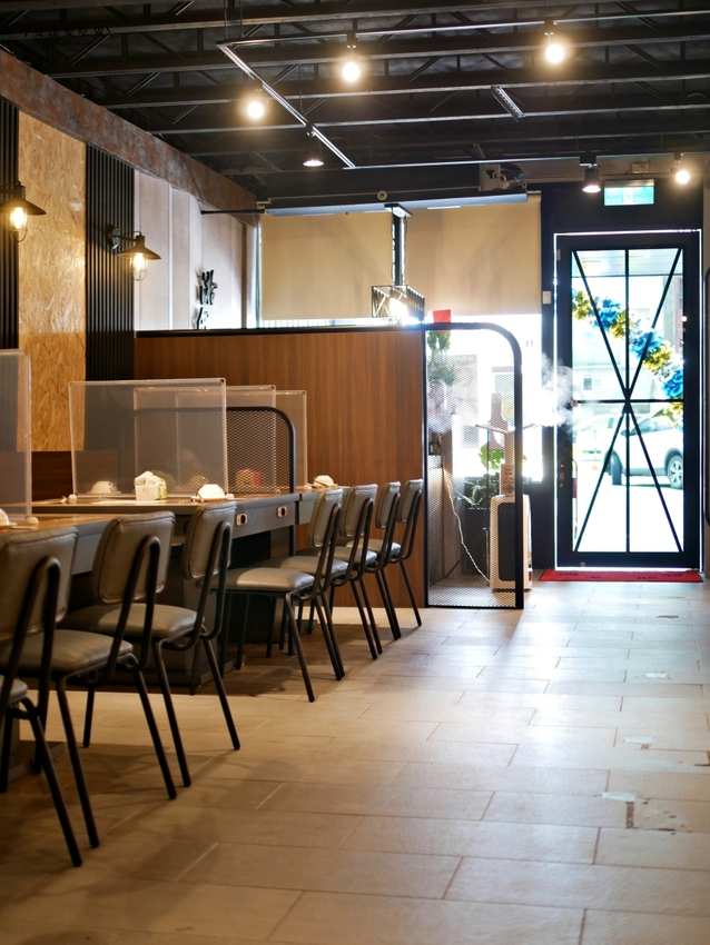 太過癮！加入整罐高大鮮乳的銷魂麻奶鍋好香好好吃『湁鍋饌精緻鍋物』內用飲品、白飯、杜老爺冰淇淋無限量供應可以呀！台南火鍋｜台南美食｜台南東區 - 曼達愛吃鬼