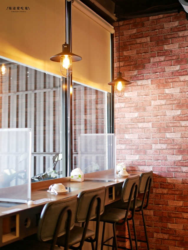 太過癮！加入整罐高大鮮乳的銷魂麻奶鍋好香好好吃『湁鍋饌精緻鍋物』內用飲品、白飯、杜老爺冰淇淋無限量供應可以呀！台南火鍋｜台南美食｜台南東區 - 曼達愛吃鬼