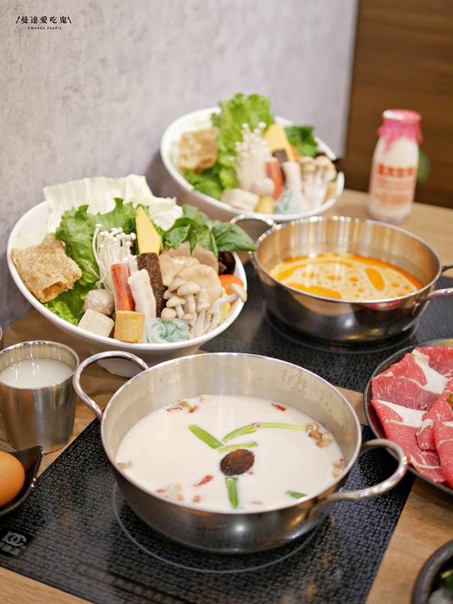 太過癮！加入整罐高大鮮乳的銷魂麻奶鍋好香好好吃『湁鍋饌精緻鍋物』內用飲品、白飯、杜老爺冰淇淋無限量供應可以呀！台南火鍋｜台南美食｜台南東區 - 曼達愛吃鬼