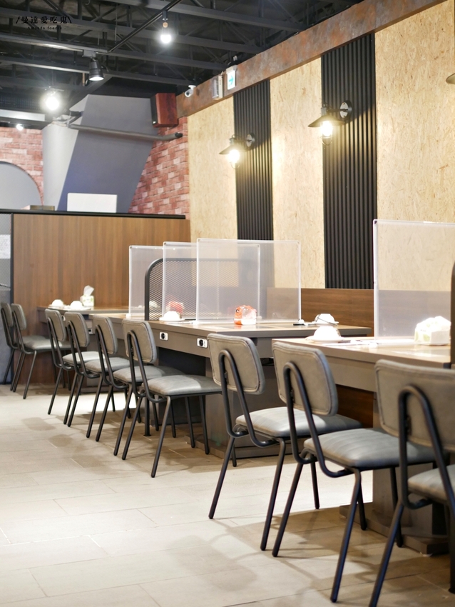 太過癮！加入整罐高大鮮乳的銷魂麻奶鍋好香好好吃『湁鍋饌精緻鍋物』內用飲品、白飯、杜老爺冰淇淋無限量供應可以呀！台南火鍋｜台南美食｜台南東區 - 曼達愛吃鬼