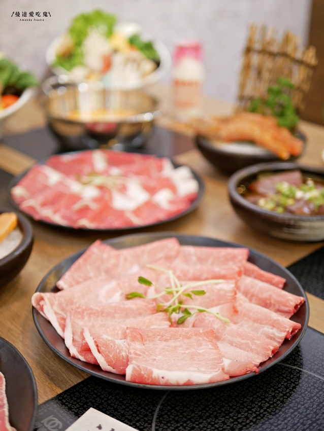 太過癮！加入整罐高大鮮乳的銷魂麻奶鍋好香好好吃『湁鍋饌精緻鍋物』內用飲品、白飯、杜老爺冰淇淋無限量供應可以呀！台南火鍋｜台南美食｜台南東區 - 曼達愛吃鬼